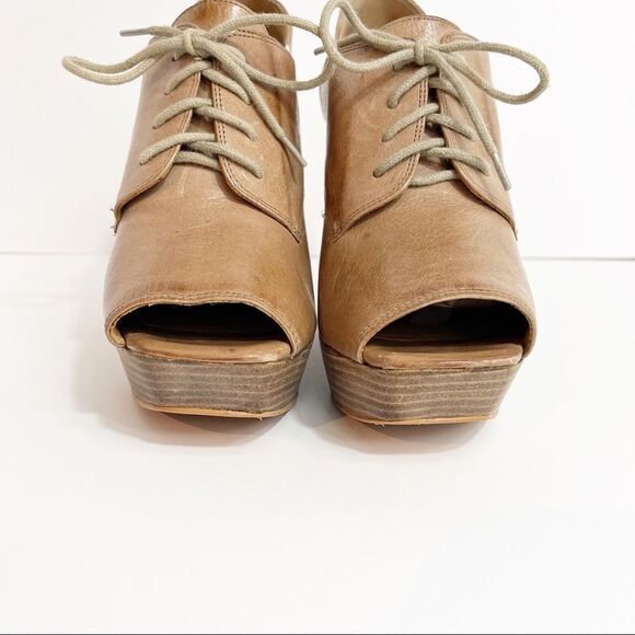 Kenneth Cole Reaction New York Peep Toe Sweet Crème Wedge Heels - Picture 6 of 8